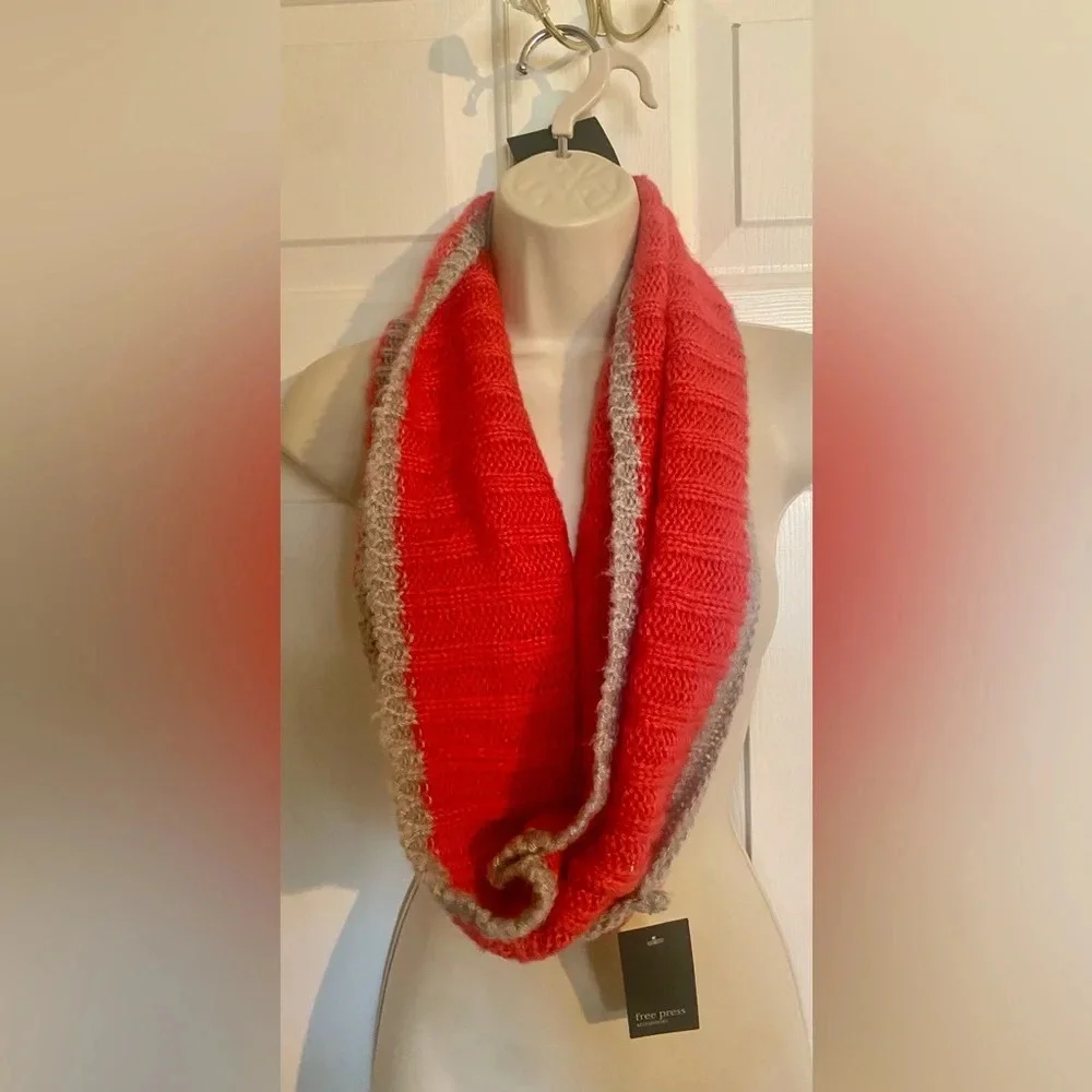 Nordstrom FREE PRESS Knit Pink Grey Infinity Chuncky Knit Scarf OS New - Picture 2 of 2